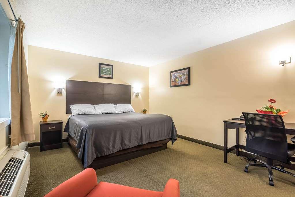 Rodeway Inn Lake George Outlets Room photo